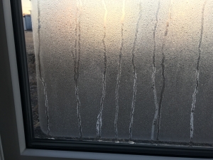 凍結した窓ガラス２